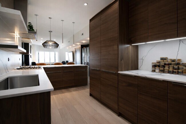 Photo - 335 Arlington Ave Unidad 2