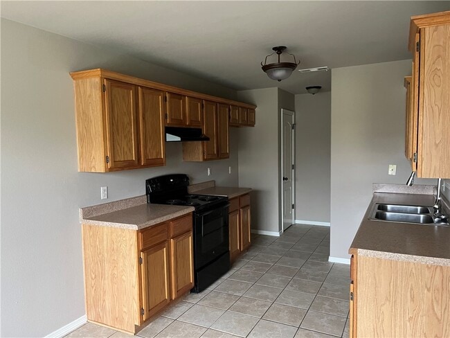 Photo - 121 Willow Dr