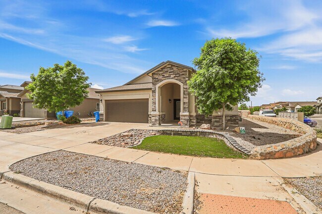 Photo - BEAUTIFUL FAR EAST HOME RIGHT OFF I-10, PET FRIENDLY WITH NO BREED RESTRICTIONS