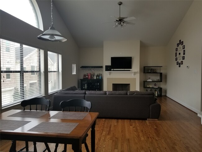 Photo - 3709 Main Plaza Dr