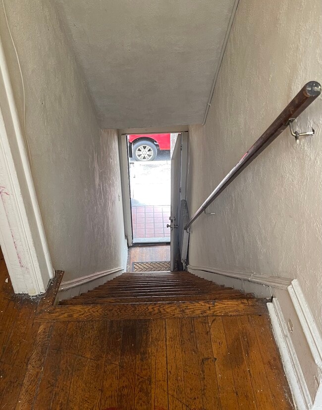 Photo - 203 Penn St Unit 2nd Floor