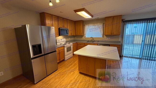 Photo - Well Maintained, 3 Bed/2.5 Bath with Office!, Pride of Ownership Home In Silver Creek