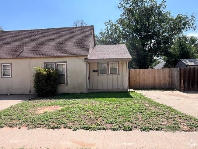 Building Photo - 2/1 with all major appliances two blocks f... Rental