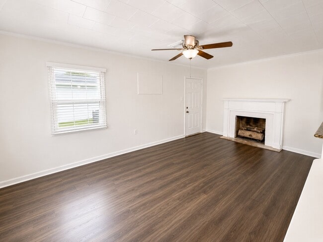 Photo - 213 Oak Park Dr