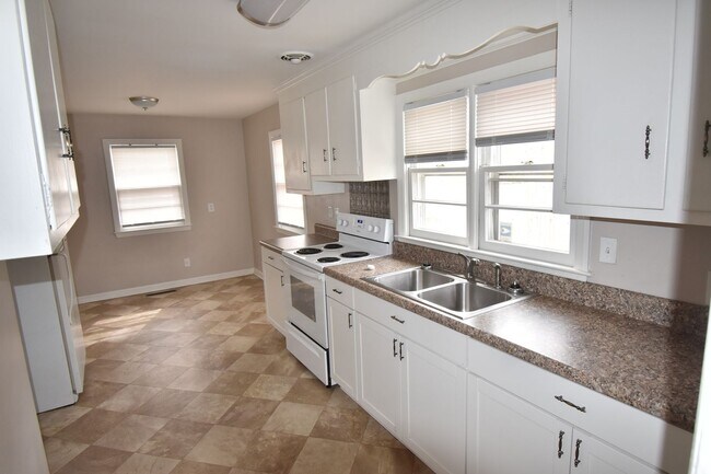 Photo - 2 Bedroom and 1.5 Bath Home- Greenwood (No...