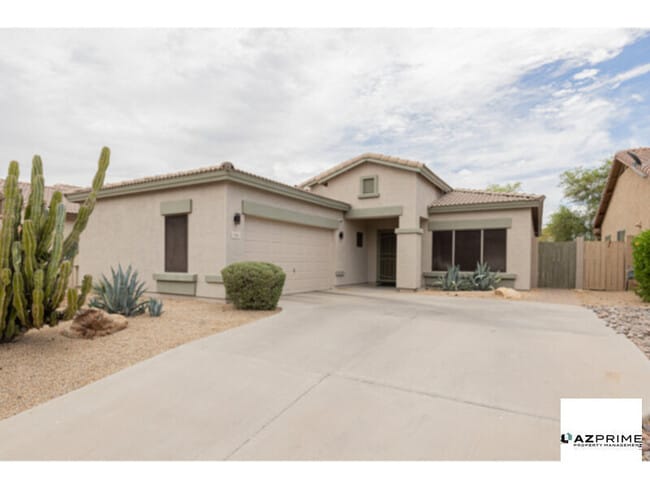 Building Photo - Stunning 4/2 Phoenix House!