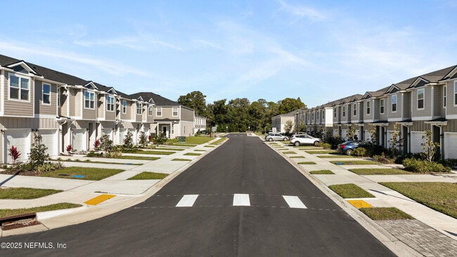 Building Photo - 89 Zaragoza Dr