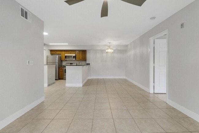 Photo - 171 SW Palm Dr Unit 105