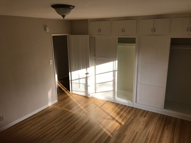 Bedroom - Garwood Manor Los Feliz