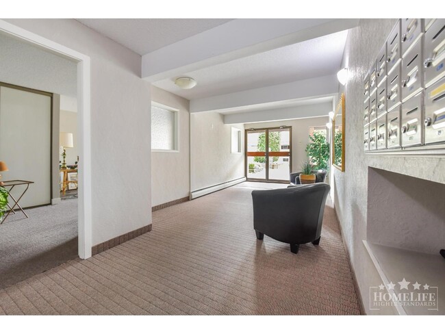 Photo - 1444 Martin St Unit 108