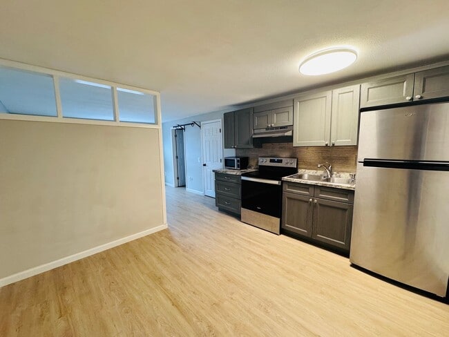 Photo - Price Improvement! $1500 Hot Water Include...