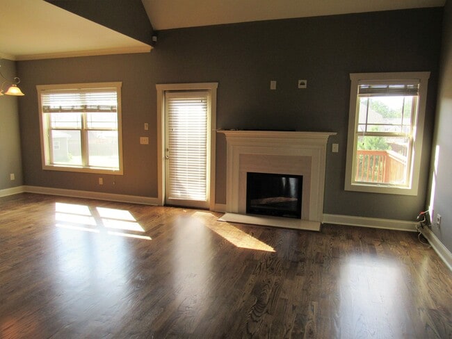Photo - 285 Solamere Ln
