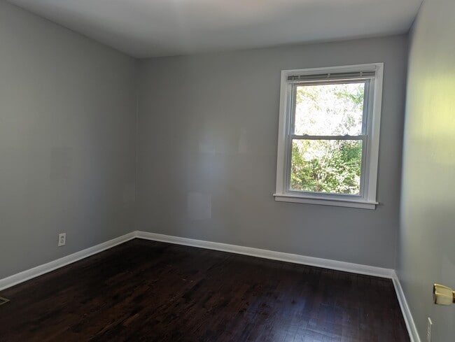 Building Photo - 2400 Hammond Dr Rental