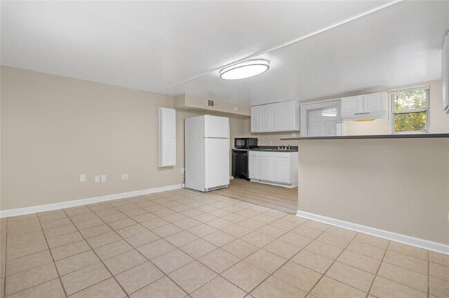 Photo - 2958 Harcourt Dr