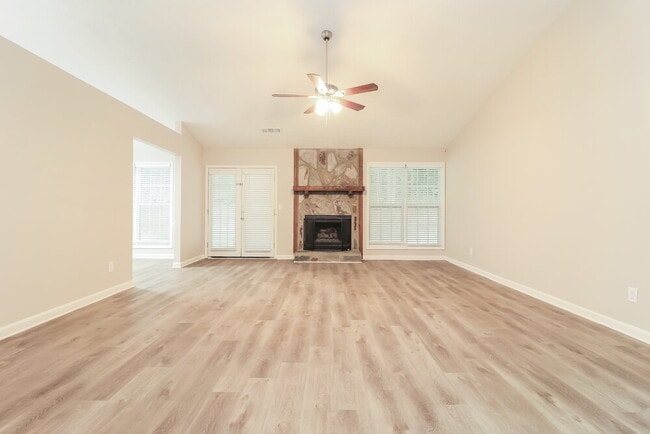 Photo - 3510 Shelly Dr NW