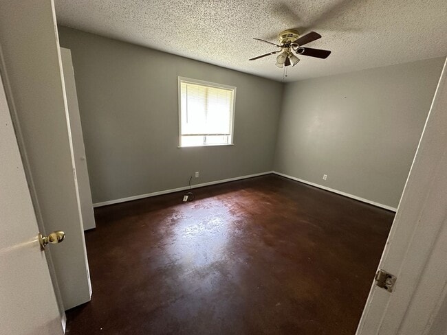 Photo - 210 Memory Ln