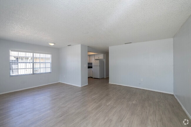 2BR, 2BA - 838SF - Living Room - Cedar Hollow Apartments