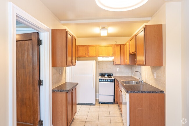 1BR, 1BA - 650SF - Kitchen
