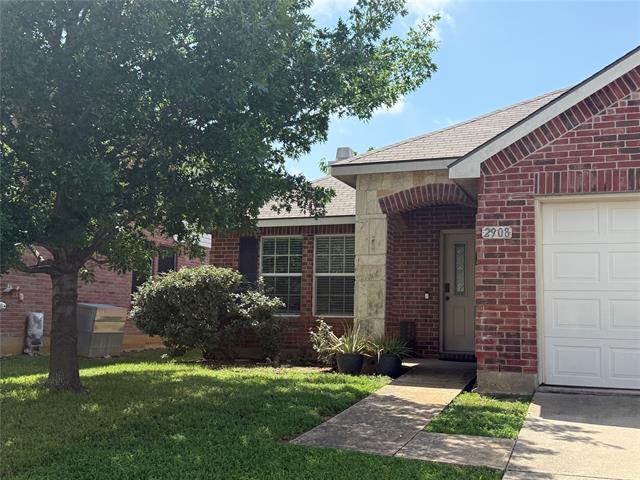 Building Photo - 2908 Desert Dr