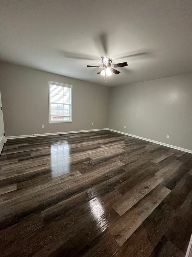 Photo - 1045 Dixie Plaza