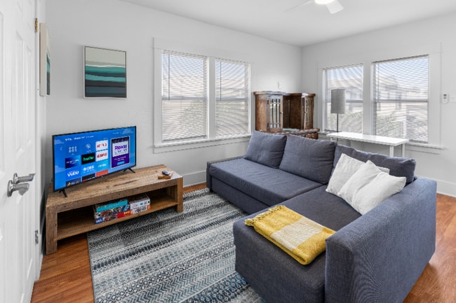 Photo - 1541 Linden Ave Unidad 1541