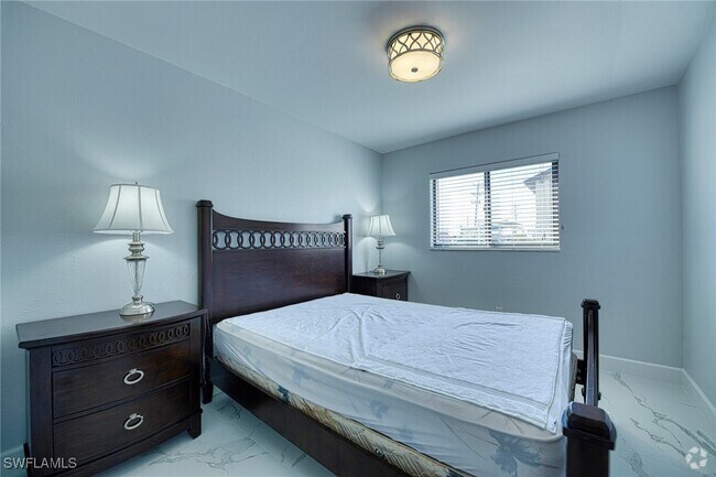 Building Photo - 713 SW 47th Terrace Unit 101 Rental