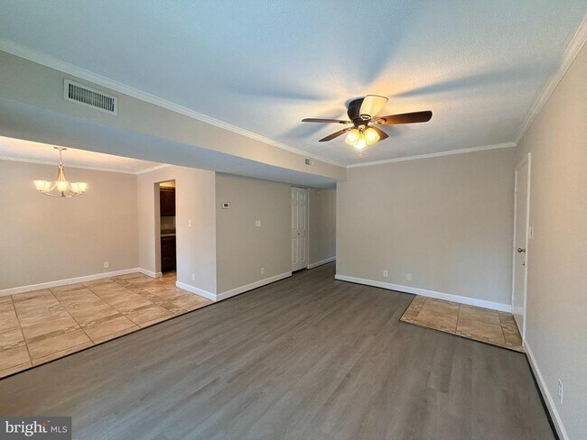 202 Buckingham Ln Unit 301