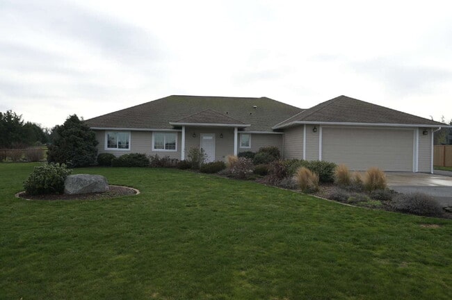 Photo - Modern & comfortable home in a country setting on 1 acre in Sequim