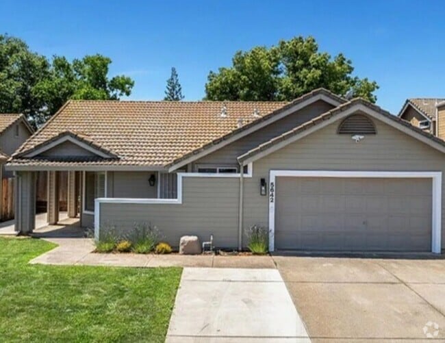 Building Photo - Lovely Nicely upgraded Rocklin Home