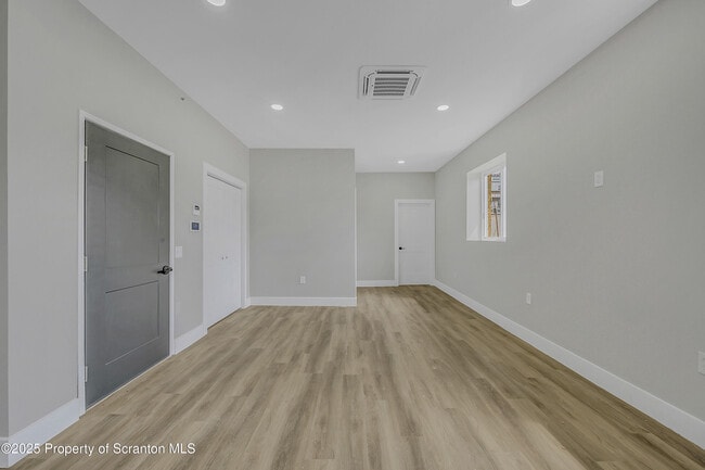 Photo - 215 Hickory St