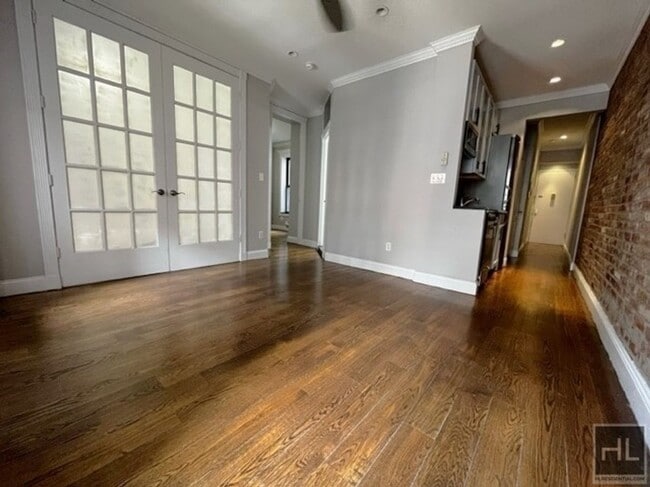 Photo - E 18TH ST. Unidad 3D