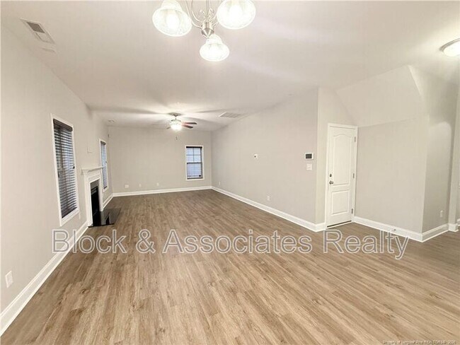 Photo - 471 Century Dr