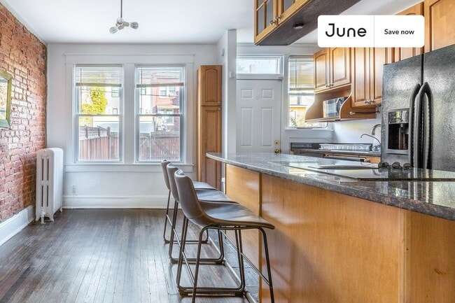 Photo - 616 Orleans Pl NE