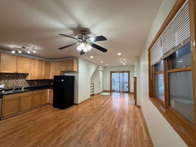 Photo - 2207 W Warren Blvd Unit 1