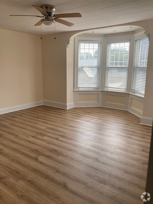 Building Photo - 93 Greenwood Ave Unit Second Floor Rental