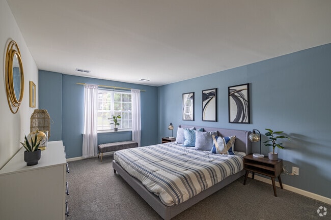 2BR, 2BA - 1,075SF - Primary Bedroom