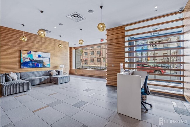 Photo - 110 Somerset St Unidad 2205