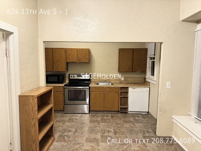 Building Photo - 624 13th Ave S Unit 1