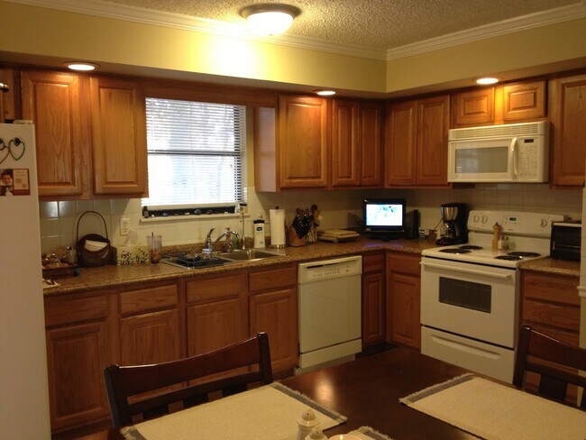 Photo - 601 Banbury Rd