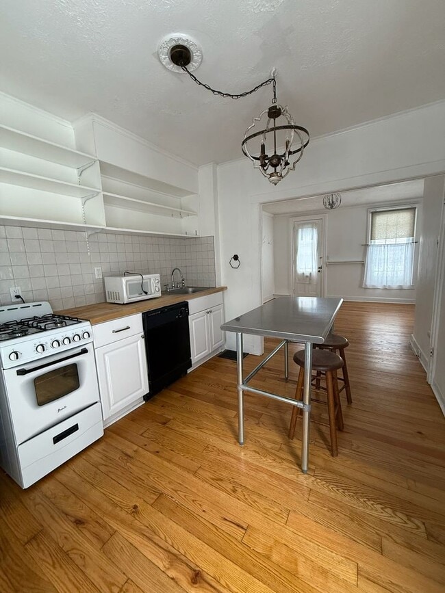 Building Photo - 312 E Genesee St Unit 312-3