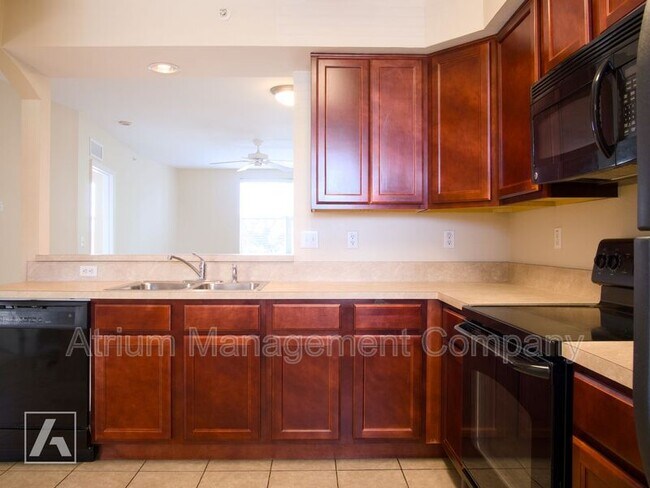 Photo - 2902 N Orange Ave Unit 211