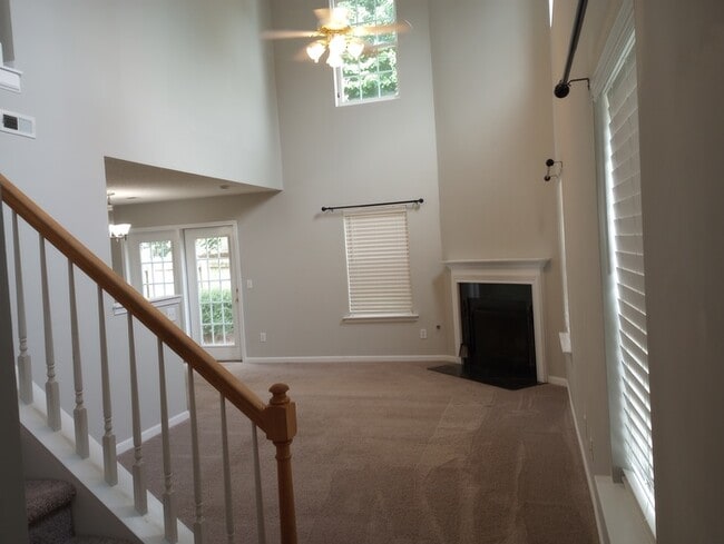 Photo - 108 Lacombe Ct