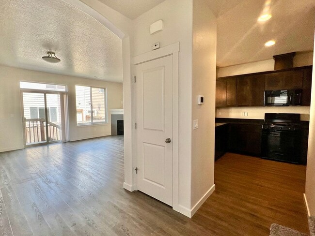 Photo - Beautiful Newer Built Home Central location!