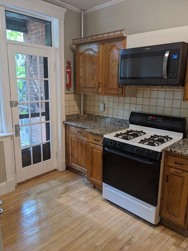 Photo - 153 Strathmore Rd Unit #3