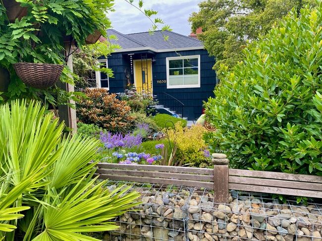 Building Photo - 11639 1st Ave NW Unit 116391stAve