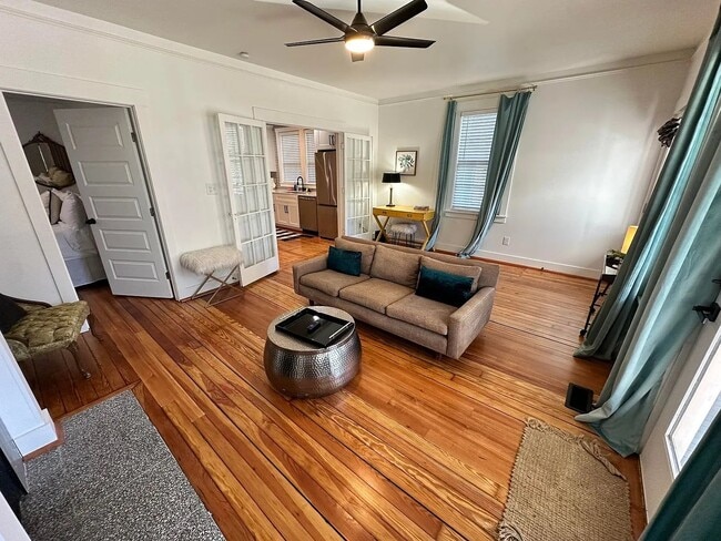 Photo - 408 E 40th St Unidad 410