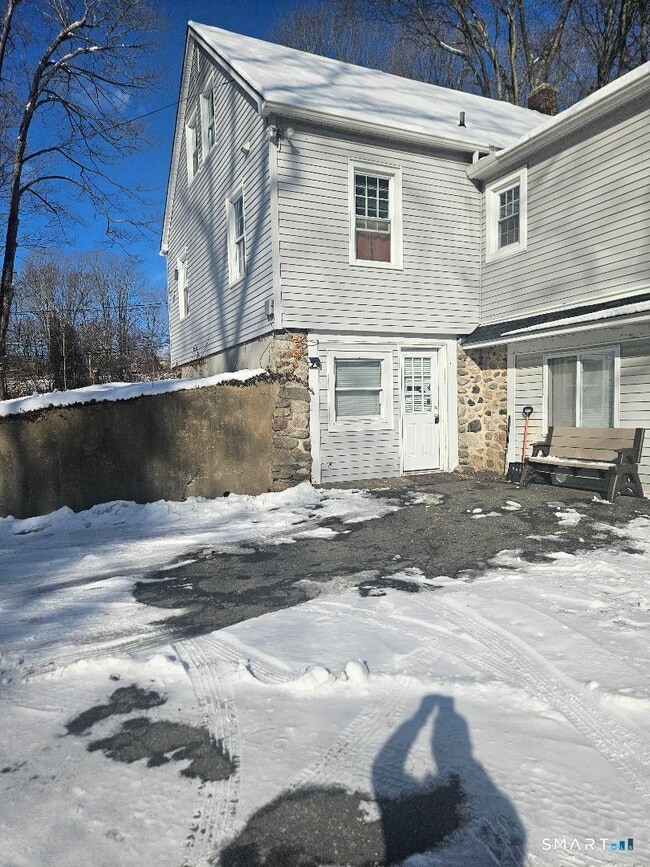 Building Photo - 1129 Southford Rd