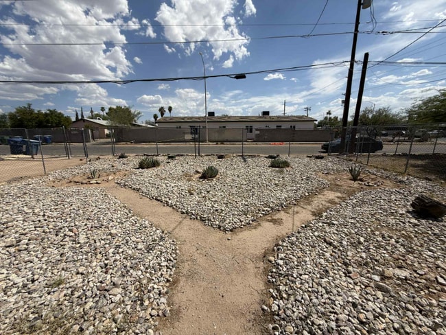 Photo - 5709 E 26th St