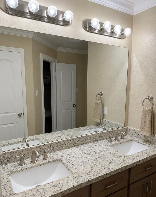 Photo - 107 N 3rd St