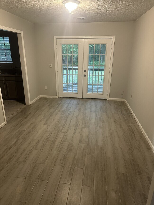 Photo - 8406 Red Cedar Way